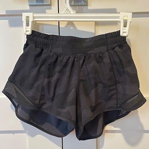 Womens Lululemon Hotty Hot Shorts 2.5”